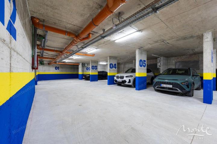 Novi apartmani u modernom stambenom kompleksu sa bazenom u Budvi