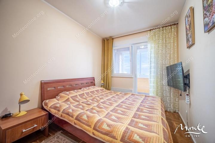 Udoban dvosoban stan s pogledom na more u Bečićima