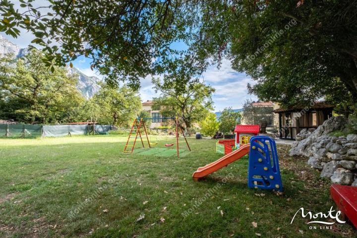 Dvospratni dupleks sa panoramskim pogledom u Orahovcu