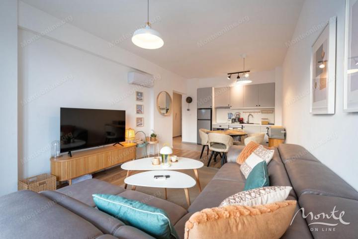 Novi apartmani u modernom stambenom kompleksu sa bazenom u Budvi
