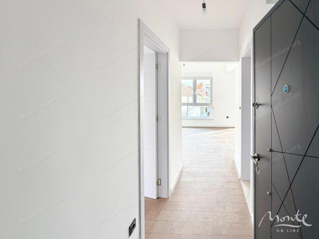 Novi jednosobni stan na obali mora u Tivtu je vrhunsko platno za vaš enterijer