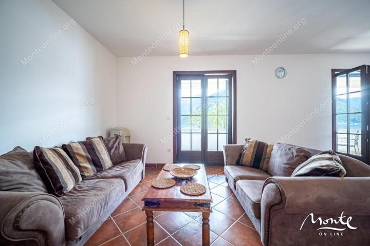 Život na obali - Apartman Sicilija u Boka Gardensu s terasom i pogledom na more