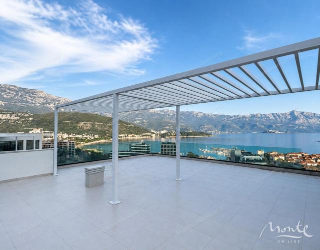 Penthouse u luksuznom kompleksu sa bazenom, Budva