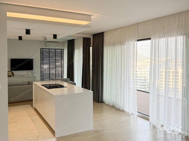 Penthouse u luksuznom kompleksu sa bazenom, Budva