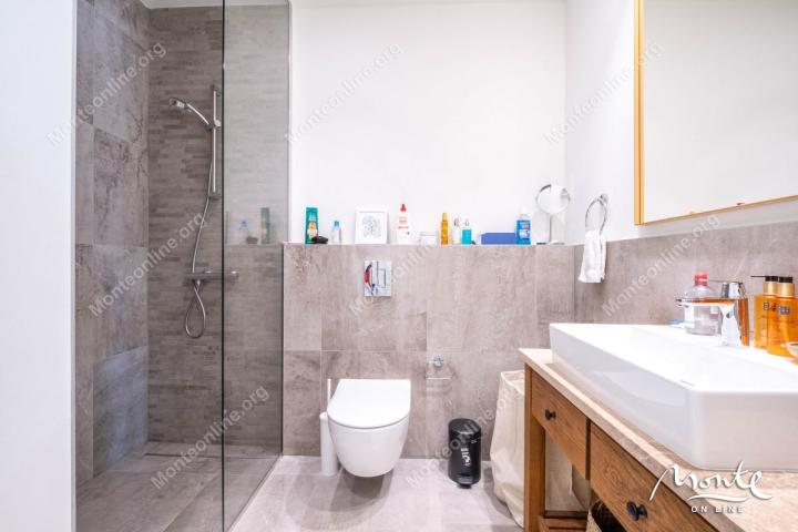 Elegantni apartman sa jednom spavaćom sobom u srcu Luštica Bay Centrale