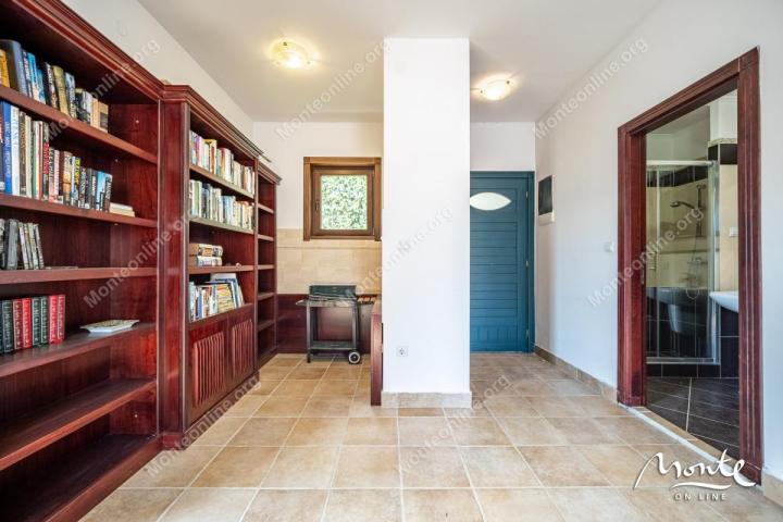 Apartman Venecija u prekrasnom kompleksu Boka Gardens, Kostanjica