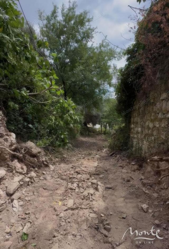 Plac u Čelobrdu s panoramskim pogledom na more