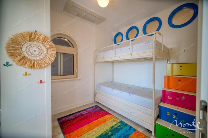 Apartman sa 2 spavaće sobe, pogledom na more i vrtom u Marina Villageu, Luštica Bay