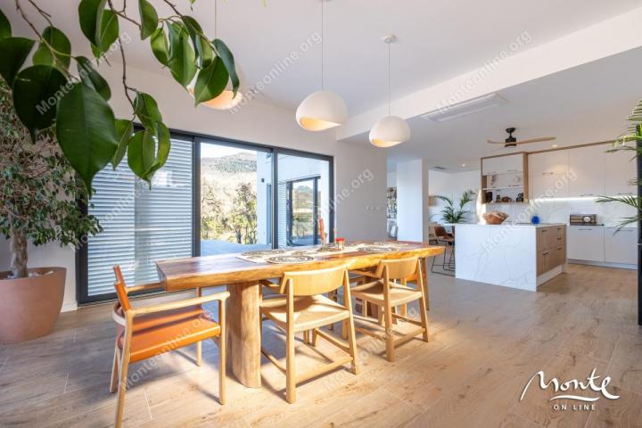 Moderna dizajnerska vila s bazenom u Tivtu, Kavač