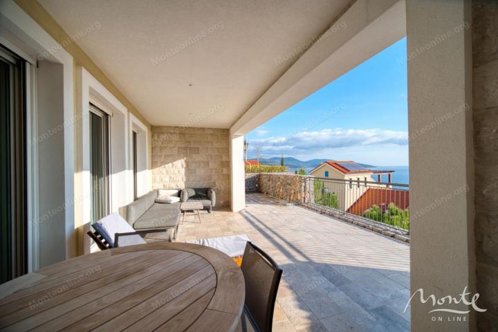 Apartman sa 2 spavaće sobe, pogledom na more i vrtom u Marina Villageu, Luštica Bay