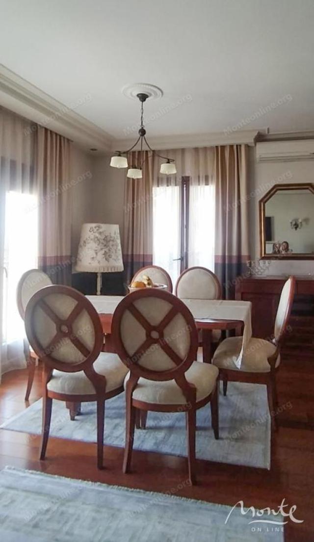Luksuzni dvosobni apartman s panoramskim pogledom na more i hram u Baru