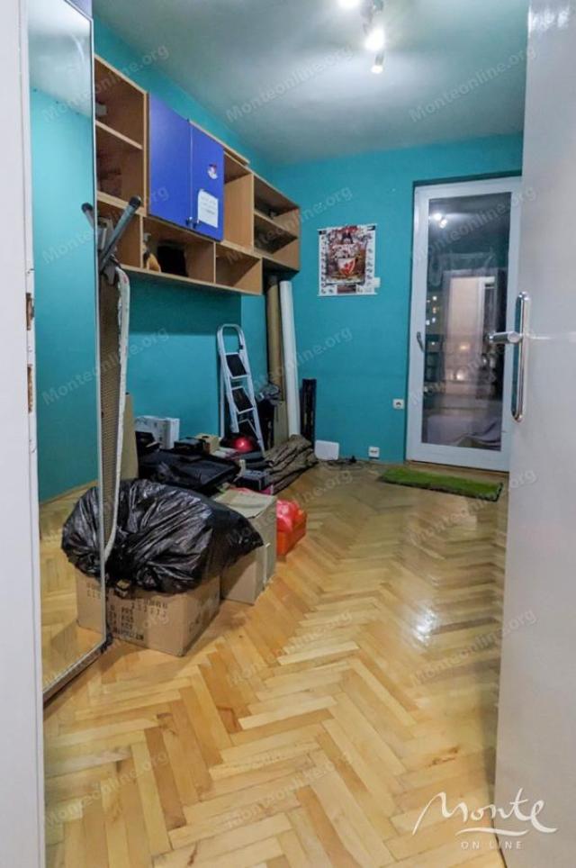 Prostran četverosoban stan u centru Podgorice, naselje Lepa Kata