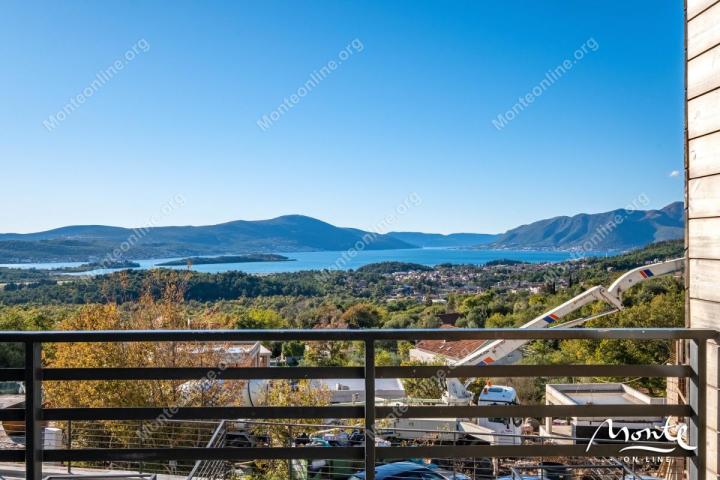 Nova gradska kuća sa 3 spavaće sobe u Kavcu sa panoramskim pogledom na more