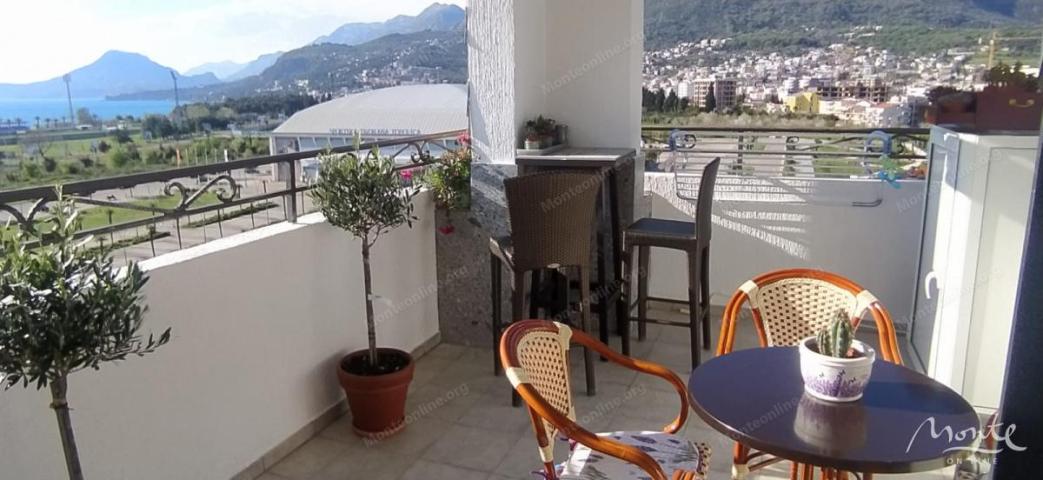 Luksuzni dvosobni apartman s panoramskim pogledom na more i hram u Baru