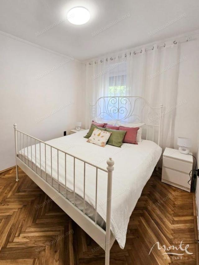 Namješten dvosoban stan na odličnoj lokaciji u Budvi
