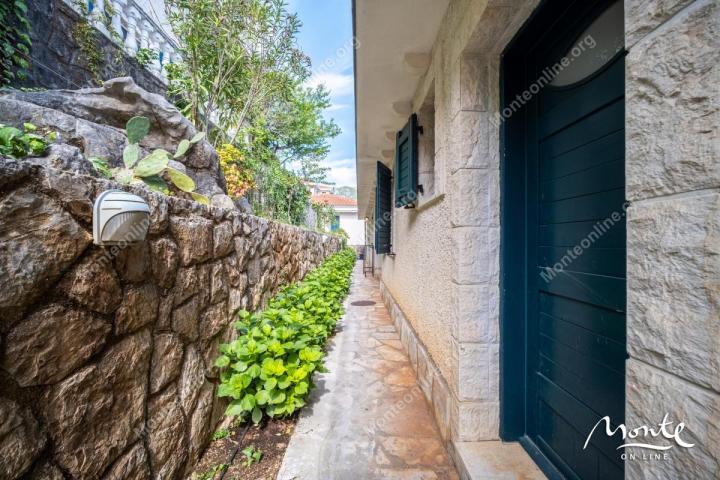 Apartman Venecija u prekrasnom kompleksu Boka Gardens, Kostanjica