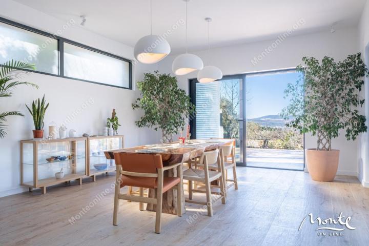 Moderna dizajnerska vila s bazenom u Tivtu, Kavač