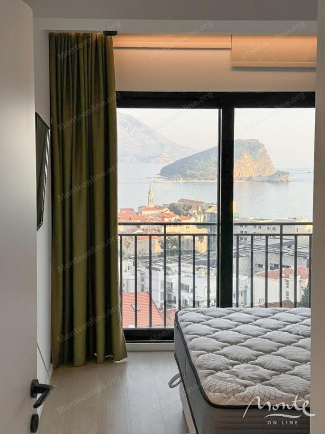 Penthouse u luksuznom kompleksu sa bazenom, Budva
