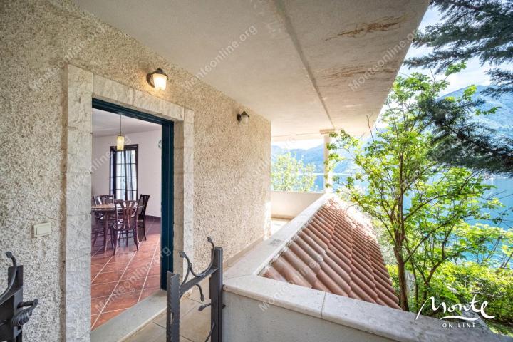 Život na obali - Apartman Sicilija u Boka Gardensu s terasom i pogledom na more