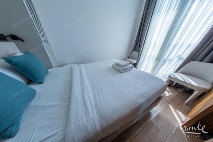 Jednosoban stan u modernom stambenom kompleksu sa bazenom u Kavaču, Tivat