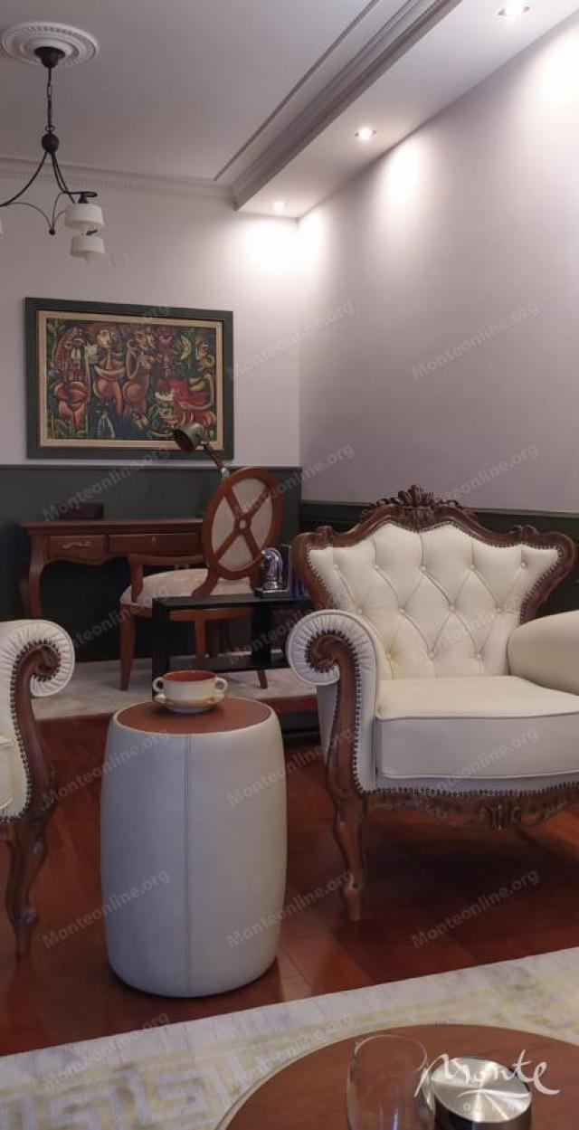 Luksuzni dvosobni apartman s panoramskim pogledom na more i hram u Baru