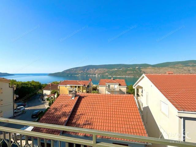 Velika, ugodna kuća s pogledom na more u Herceg Novom