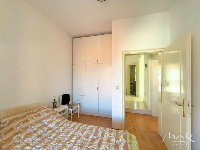 Velika, ugodna kuća s pogledom na more u Herceg Novom