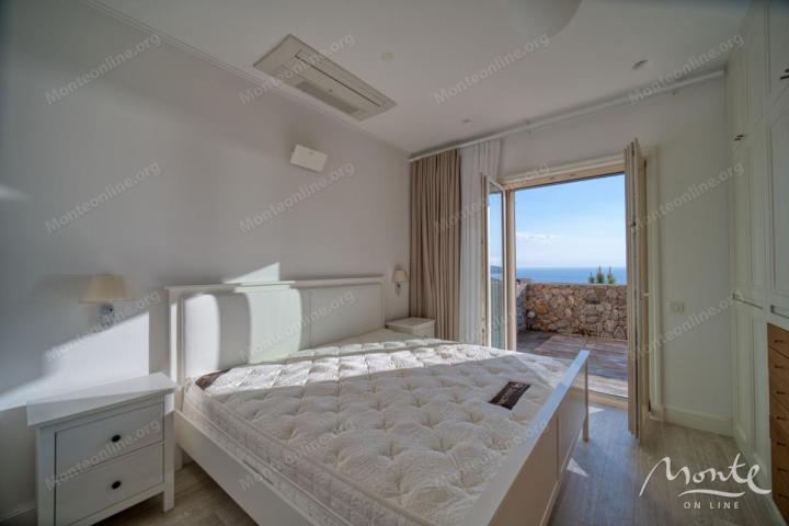 Apartman sa 2 spavaće sobe, pogledom na more i vrtom u Marina Villageu, Luštica Bay