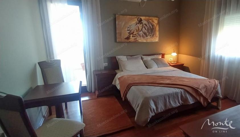 Luksuzni dvosobni apartman s panoramskim pogledom na more i hram u Baru