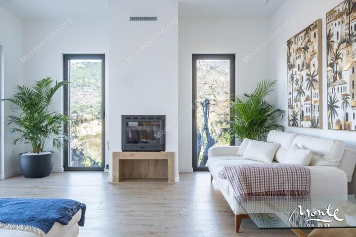 Moderna dizajnerska vila s bazenom u Tivtu, Kavač