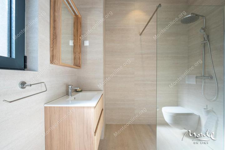 Moderna dizajnerska vila s bazenom u Tivtu, Kavač