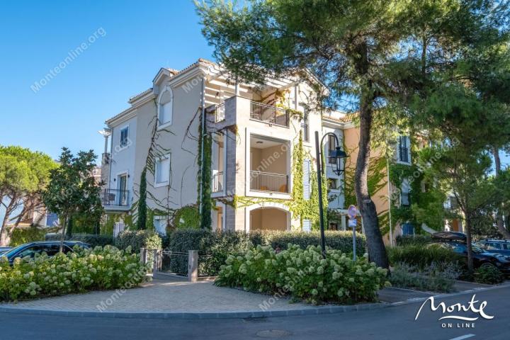 Elegantni apartman sa jednom spavaćom sobom u srcu Luštica Bay Centrale
