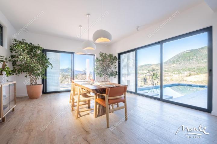 Moderna dizajnerska vila s bazenom u Tivtu, Kavač