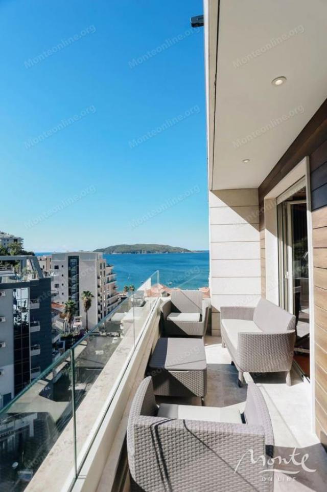 Ekskluzivni penthouse sa 3 spavaće sobe u Rafailovićima sa čarobnim pogledom na more