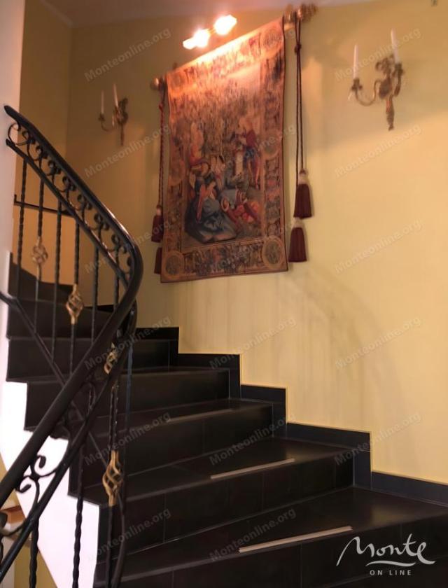 Prekrasna kuća sa velikom parcelom u mirnom dijelu Lastve Grbaljske