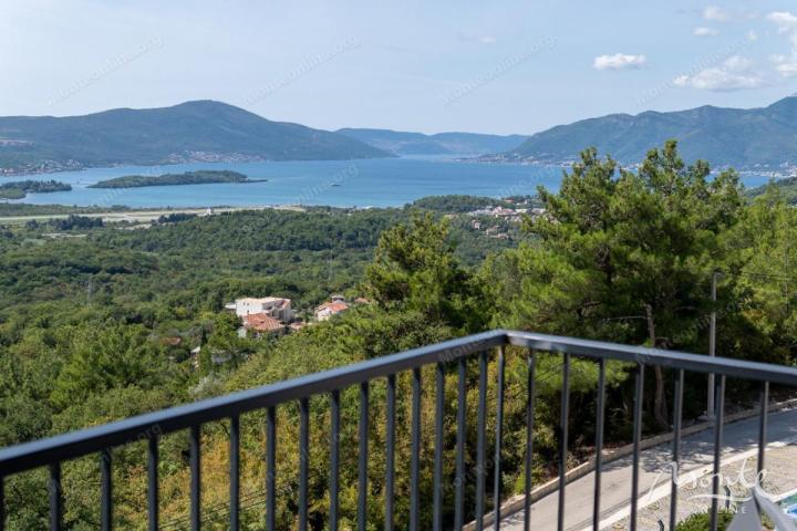 Jednosoban stan u modernom stambenom kompleksu sa bazenom u Kavaču, Tivat
