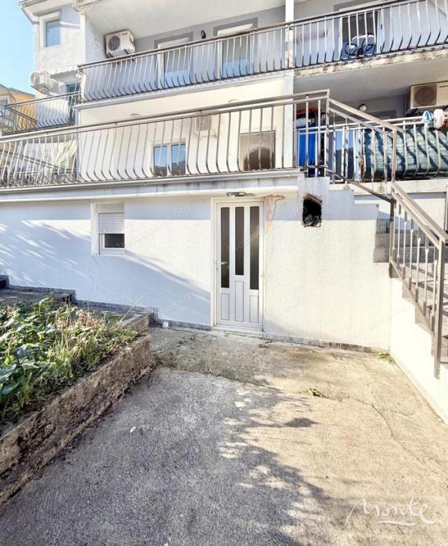 Dva apartmana 50 metara od mora u Muu, Kotor
