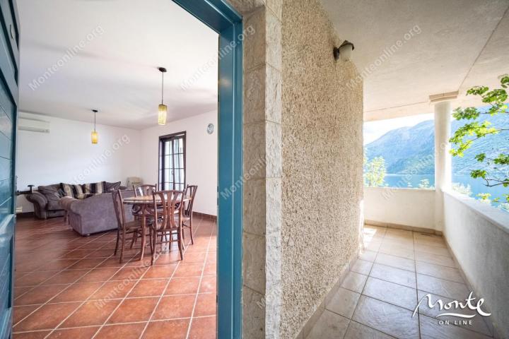 Život na obali - Apartman Sicilija u Boka Gardensu s terasom i pogledom na more