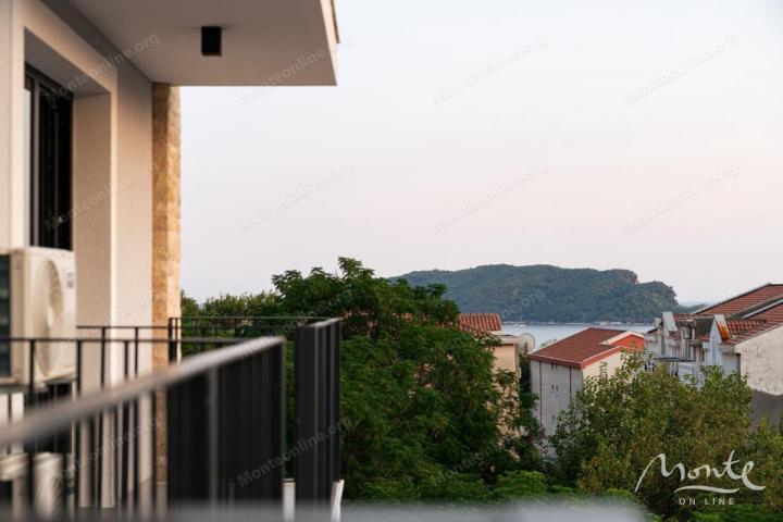 Novi apartmani u modernom stambenom kompleksu sa bazenom u Budvi
