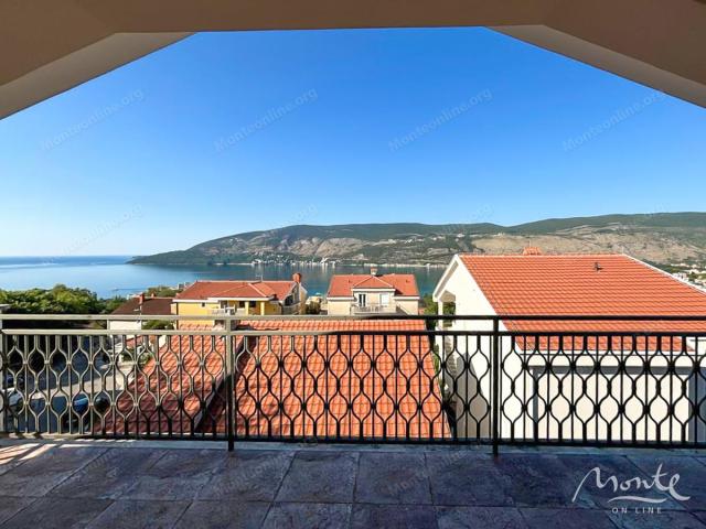 Velika, ugodna kuća s pogledom na more u Herceg Novom