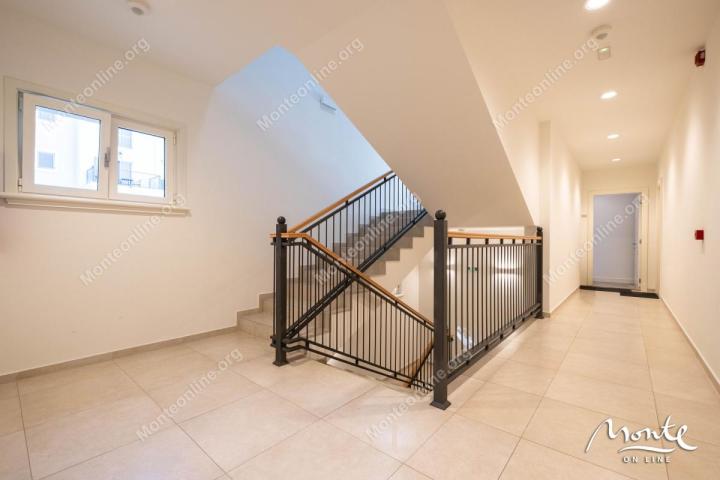 Elegantni apartman sa jednom spavaćom sobom u srcu Luštica Bay Centrale
