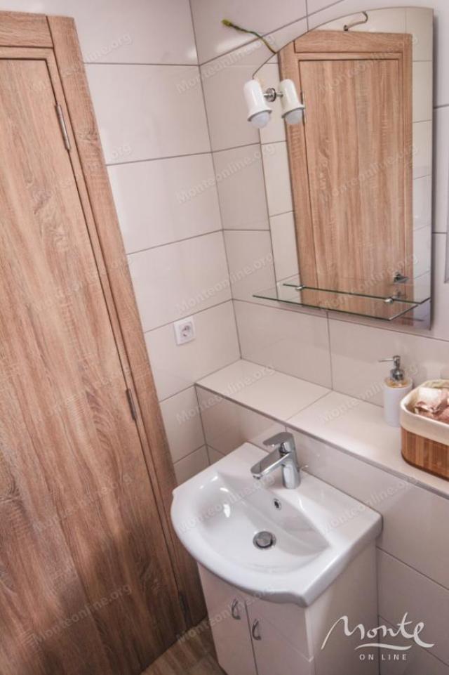 Ugodna kuća u zelenom području blizu centra Žabljaka