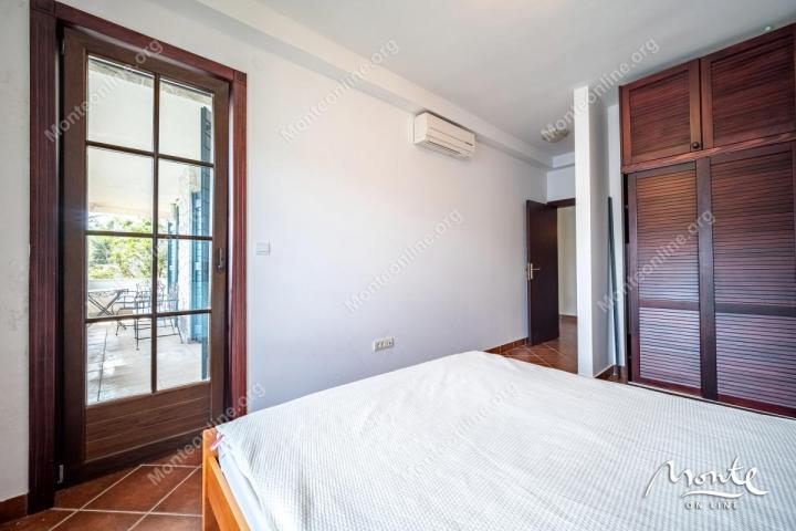 Život na obali - Apartman Sicilija u Boka Gardensu s terasom i pogledom na more