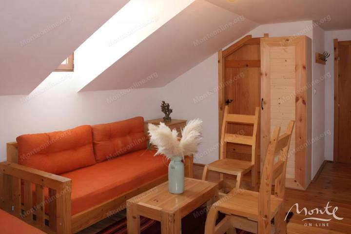 Funkcionalni mini-hotel sa 6 apartmana u blizini Kolašina