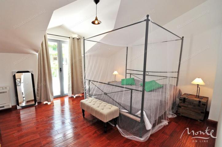 Funkcionalni apart-hotel sa bazenom i pogledom na more u Risnu