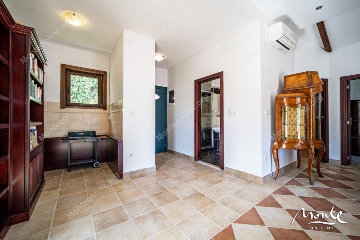 Apartman Venecija u prekrasnom kompleksu Boka Gardens, Kostanjica