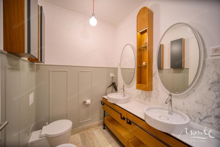 Apartman sa 2 spavaće sobe, pogledom na more i vrtom u Marina Villageu, Luštica Bay