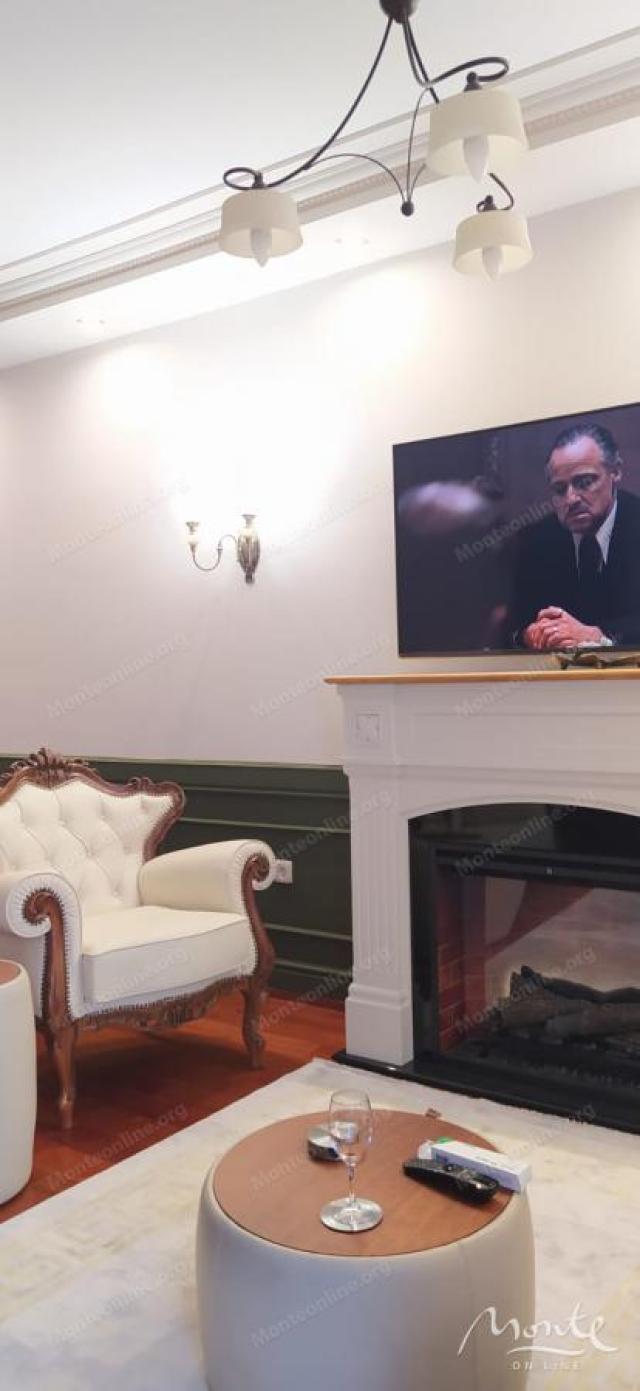 Luksuzni dvosobni apartman s panoramskim pogledom na more i hram u Baru