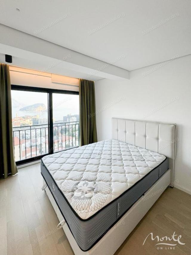 Penthouse u luksuznom kompleksu sa bazenom, Budva