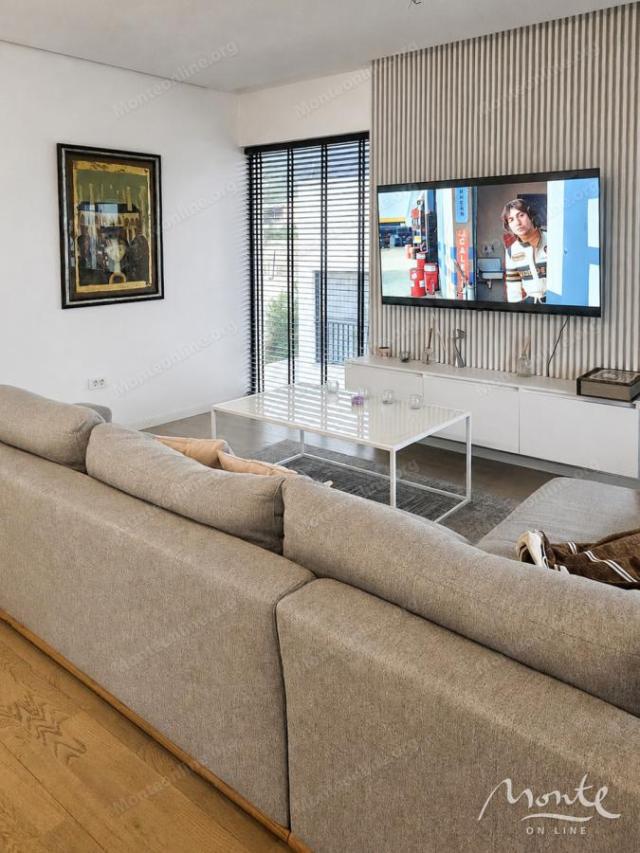 Penthouse u luksuznom kompleksu sa bazenom, Budva